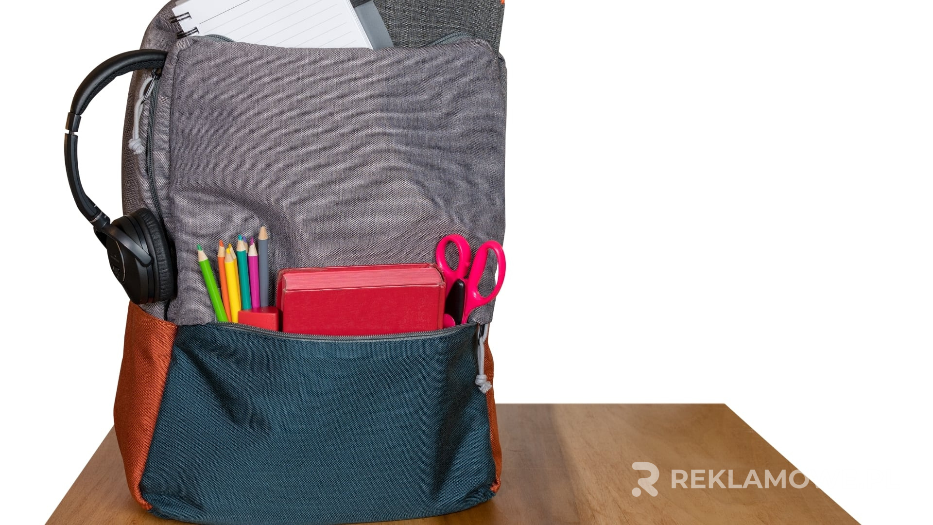 Kolorowe torby reklamowe ułożone obok siebie